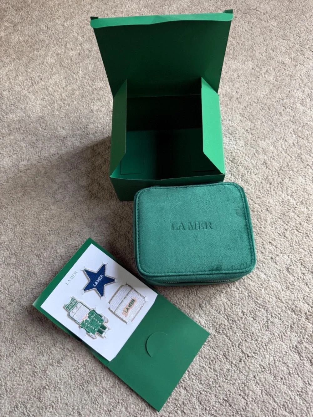 La Mer limited holiday edition emerald green velvet makeup travel case + iron on